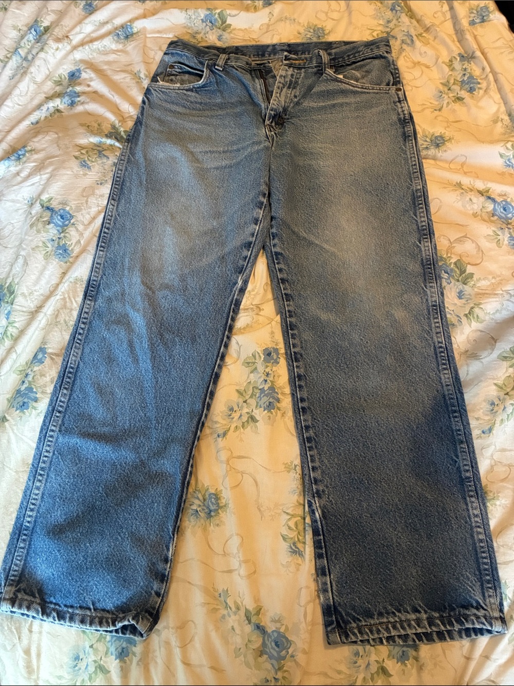Relaxed Fit Men’s Mid Wash Blue Denim Jeans 32x30